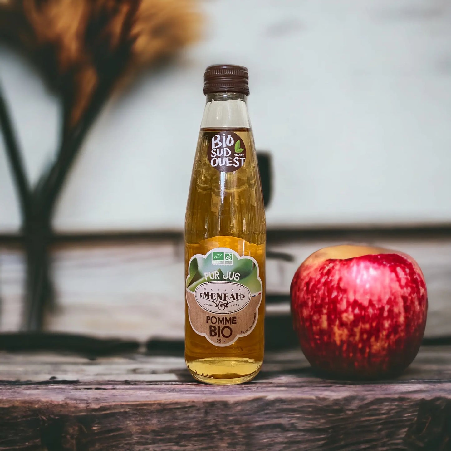 Jus de pomme Bio de la Maison Meneau vendu par JM Monterroir