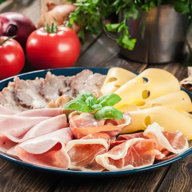 Plateau de charcuteries et de fromages pour deux personnes vendu par Jm Monterroir