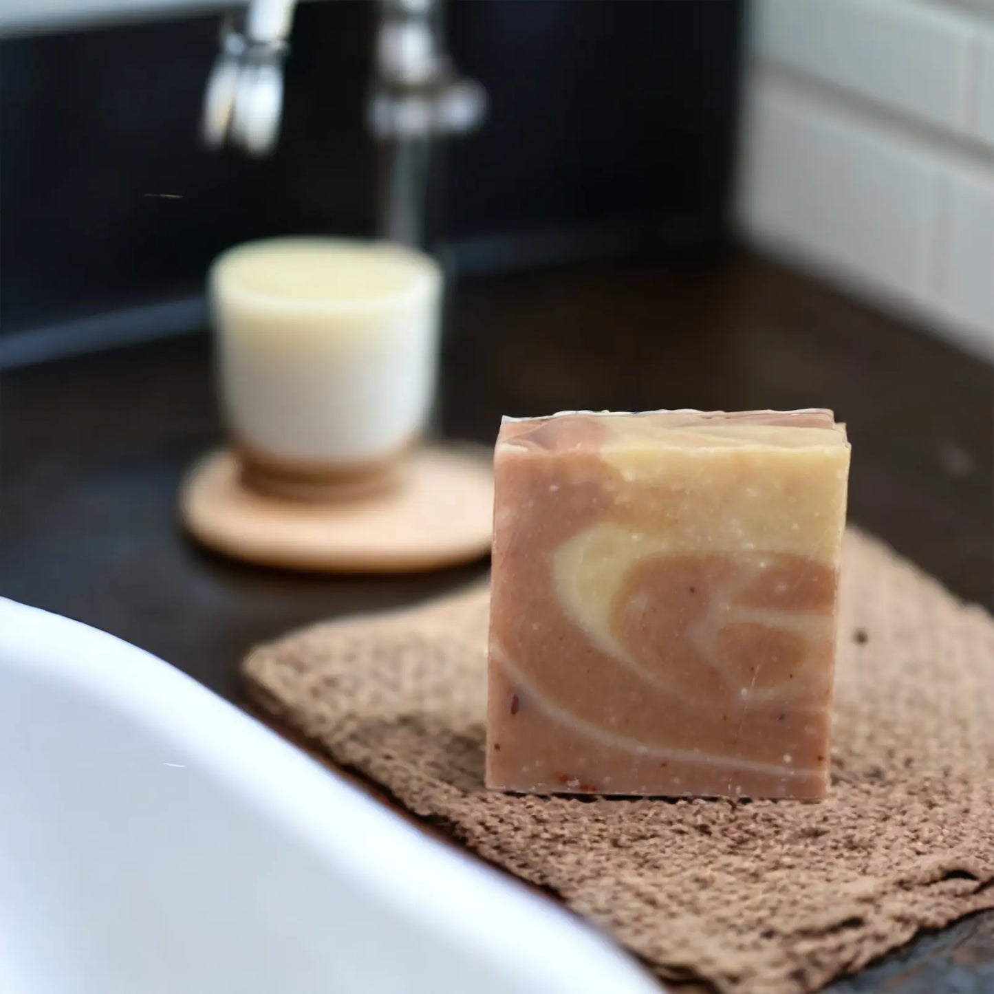 Savon Lait argile rouge et avocat de Soleil de Mai vendue par JM Monterroir