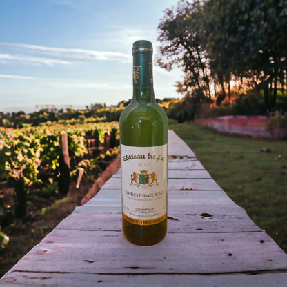 Bouteille du vin blanc sec du Château Du Lac vendu par JM Monterroir