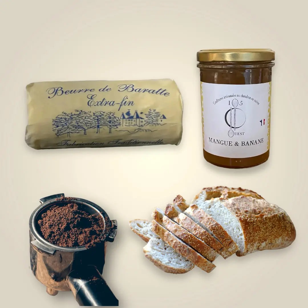 Sélection de produit du Périgord, café, miel, confiture, pain pour le petit déjeuner