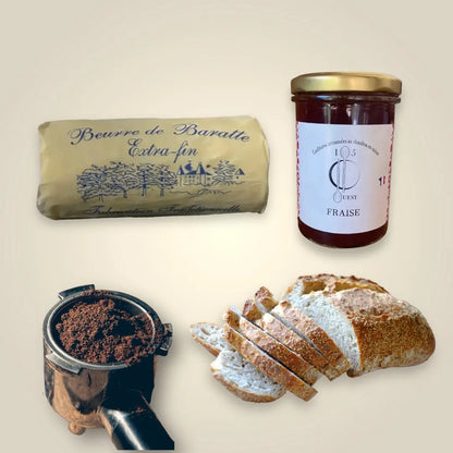 Sélection de produit du Périgord, café, miel, confiture, pain pour le petit déjeuner