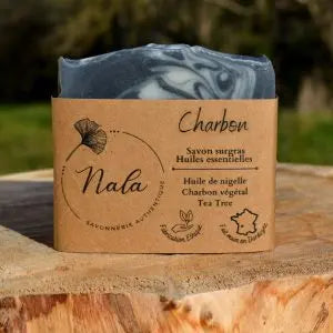 Savonnerie Nala produit un savon artisanal avec des huiles essentielles de Tea Tree et enrichi en huile de nigelle