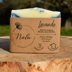 Savonnerie Nala fabrique artisanalement des savons surgras par saponification à froid et des huiles essentielles de Lavandin
