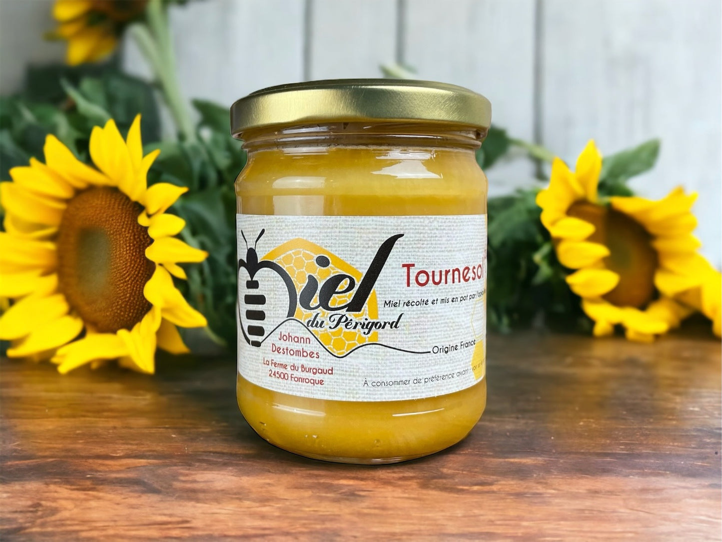 Miel du Périgord de la Ferme du Burgaud. Miel de Tournesol  récolté et mise en pot par l'apiculteur.